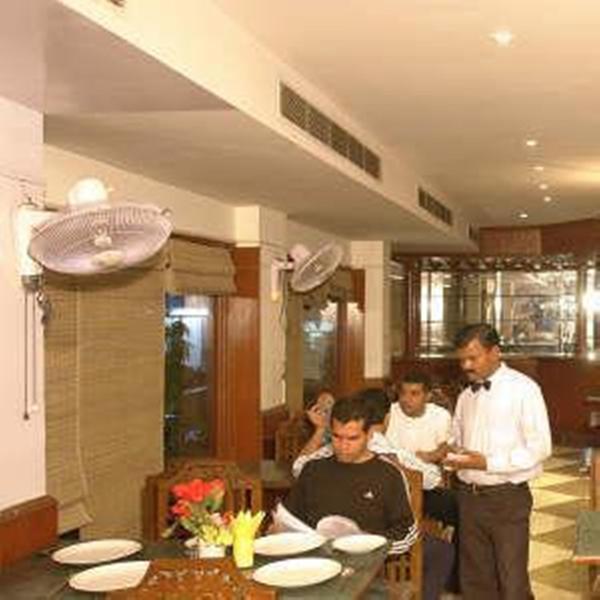 Hotel Raunak International New Delhi Restoran foto