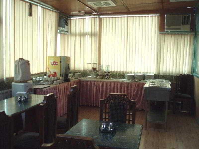 Hotel Raunak International New Delhi Bagian luar foto