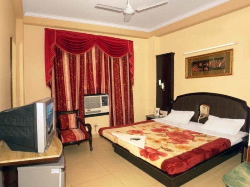 Hotel Raunak International New Delhi Bagian luar foto