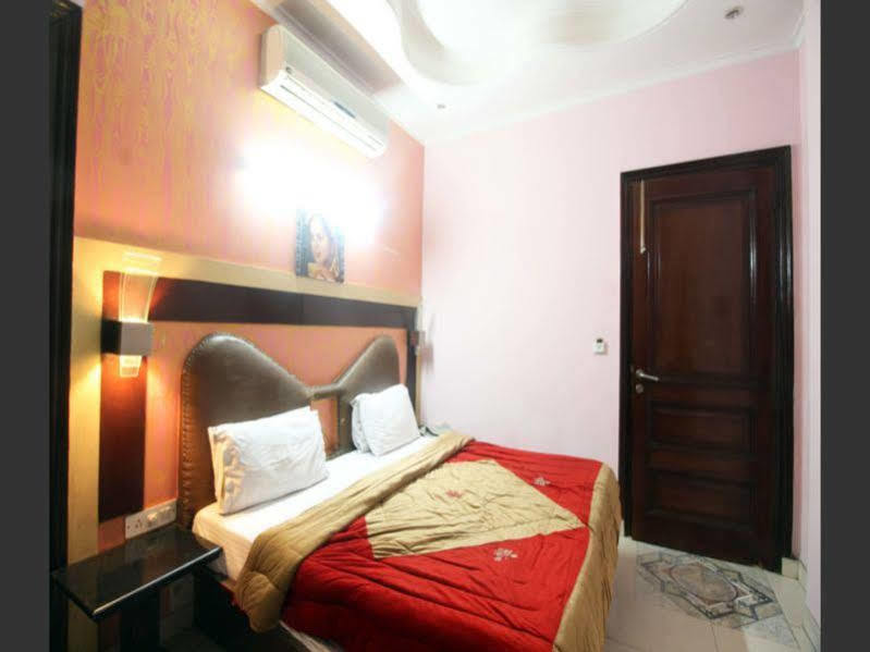 Hotel Raunak International New Delhi Bagian luar foto
